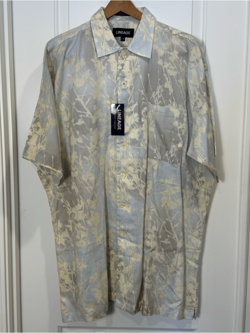 Lineage Short Sleeve Button-Down Shirt in Light Blue and Cream